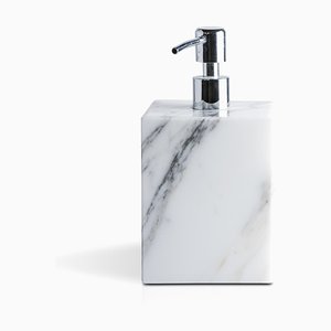 Dispensador de jabón cuadrado de mármol de Carrara blanco de Fiammettav Home Collection, 2019