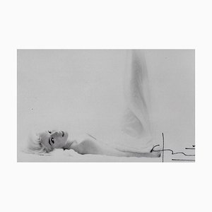 Marilyn Monroe . In the clouds . The last sitting 2009