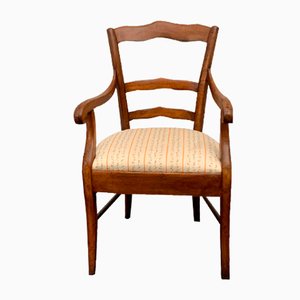 Antiker Sessel aus Nussholz