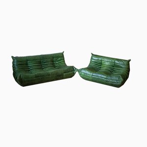 Juego de sofás de dos y tres plazas Togo de cuero verde de Michel Ducaroy para Ligne Roset, años 70. Juego de 2