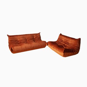 Orangefarbenes bernsteinfarbenes Togo 2-Sitzer & 3-Sitzer Sofa Set aus Samt von Michel Ducaroy für Ligne Roset, 1970er, 2er Set