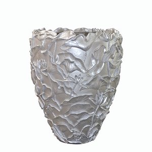 Lotus Vase in Resin & White Mother of Pearl Finish from VGnewtrend