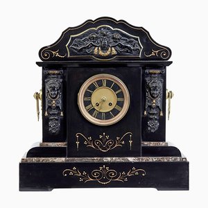 Reloj de repisa victoriano alto de mármol negro con incrustaciones