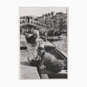 Gran Canal de Venecia con el puente de Rialto, 1955