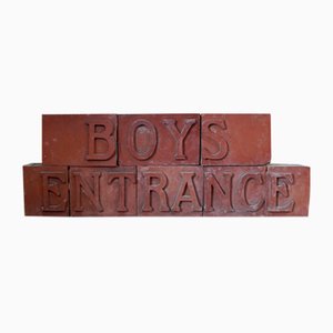 Viktorianisches Modulares Jungen-Eingangsschild aus rotem Backstein, 8er Set
