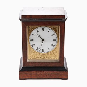 Reloj de escritorio antiguo de madera nudosa de nogal de Baldwin of Loughborough