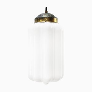 Lampada a sospensione vintage in vetro opalino bianco e ottone