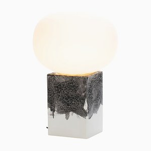 Lampe Magma One Bas en Acétate Blanc avec Base Blanche par Ferréol Babin