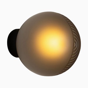 Stellar Wall One Acetato in Rauchgrau mit schwarzem Rahmen von Sebastian Herkner