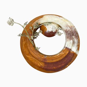 Jupiter Wandvase von Pete Pongsak