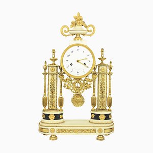 Reloj de repisa Louis XVI de mármol de Carrara y mármol negro de finales del siglo XVIII
