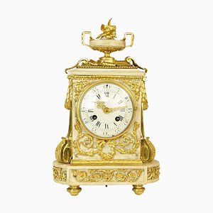 Reloj de repisa Louis XVI de mármol blanco y bronce dorado, siglo XVIII, década de 1780