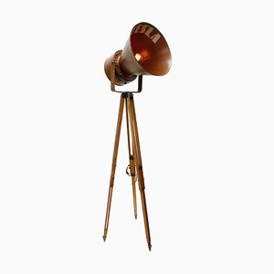 Lámpara de pie trípode industrial Mid-Century de metal marrón y madera