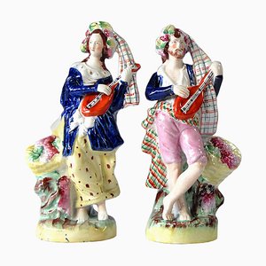 Figurines antiguos de Staffordshire. Juego de 2