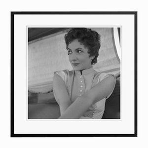 Gina Lollobrigida con cornice nera di Galerie Prints