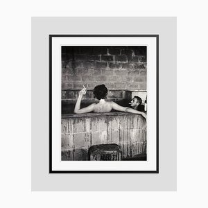 Bañera Hot Steve Mcqueen enmarcada en negro de John Dominis