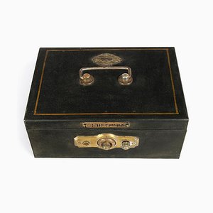 Caja fuerte portátil vintage de metal reforzado de Mitsuba
