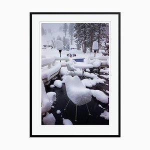 Squaw Valley Snow Oversize C Print in Schwarz von Slim Aarons