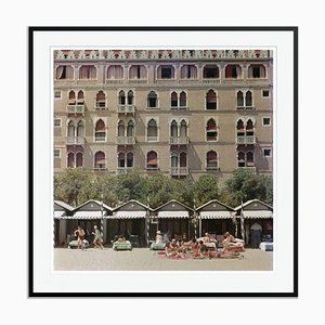 Hotel Excelsior Oversize C Print in Schwarz von Slim Aarons