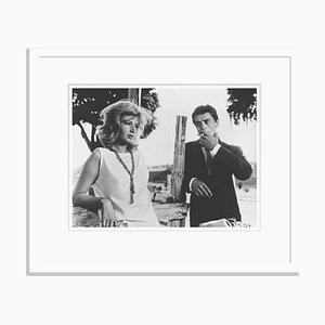 Stampa Alain Delon e Monica Vitti 1962 a cornice bianca