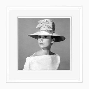 Imprimé Pigmentaire Audrey Hepburn Funny Face Encadré en Blanc par Cineclassico