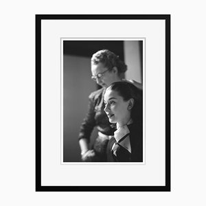 Reproducción romana Audrey Hepburn Roman Holiday Archival enmarcada en negro de Phillip Harrington