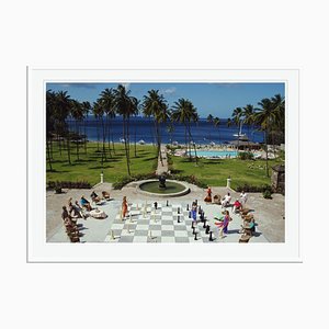 Megachess Oversize C Print in Weiß von Slim Aarons