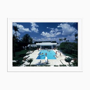 Piscina de Palm Beach Oversize C Print Framed en blanco de Slim Aarons