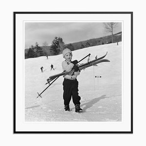 Impresión New England Skiing Starters de fibra de plata y gelatina enmarcada en negro de Slim Aarons