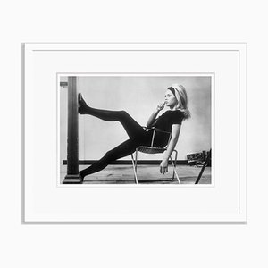 Impresión Brigitte Bardot Archival Pigment enmarcada en blanco de Bettmann