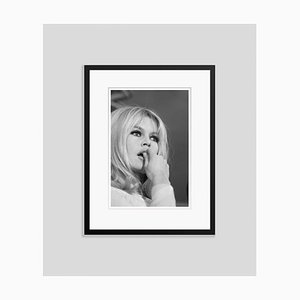 Impresión Brigitte Bardot Archival Pigment enmarcada en negro de Bettmann