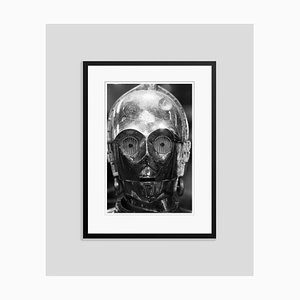 C3PO Archival Pigment Print Gerahmte in Schwarz von Geoff Wilkinson