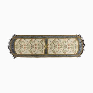 Alfombra de mesa de seda bordada, siglo XIX