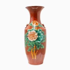 Vase 19ème Siècle Rouge Chinois Décoré de Pivoines