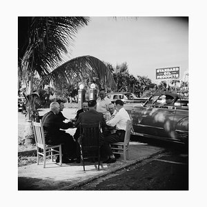 Florida Card Game Silver Fibrating Gelatine Print in Schwarz von Slim Aarons