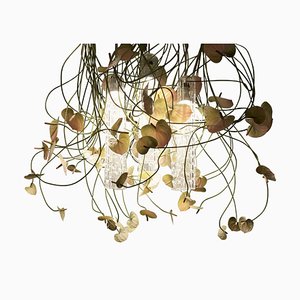 Lampada da soffitto grande Flower Power in vetro di Murano e anthurium artificiale di Vgnewtrend