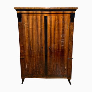 Armoire Biedermeier, Placage de Noyer et Racines de Bouleau, Allemagne du Sud, vers 1820