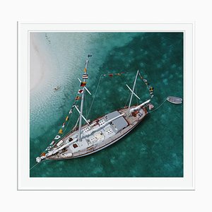 Modell Charter Ketch Oversize C Print in Weiß von Slim Aarons