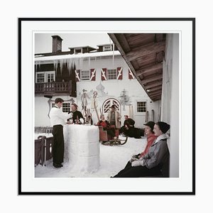 Boissons Oversize Oversized C Print Encadré en Noir par Slim Aarons