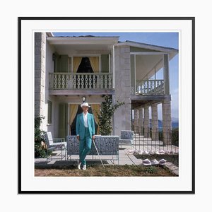 Impresión Colin Tennant Oversize C con marco negro de Slim Aarons