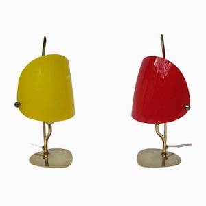 Lámparas de mesa de latón amarillo y rojo y vidrio acrílico, años 50. Juego de 2
