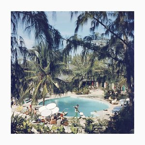 Weißes French Leave Hotel Oversize C Print in Weiß von Slim Aarons