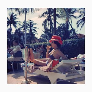 Leisure and Fashion Oversize C Print in Schwarz von Slim Aarons