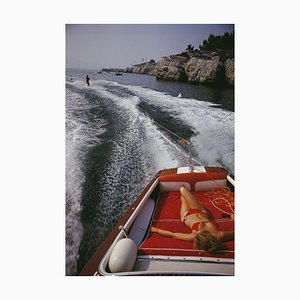 Loisirs à Antibes Oversize C Print Encadré en Blanc par Slim Aarons