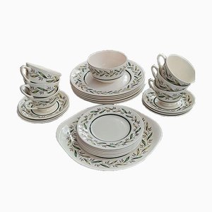 Almond Willow Geschirr Set von Royal Doulton, 1950er, 26er Set