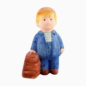 Figura de niño con bolsa de cerámica esmaltada de Lisa Larson para Gustavsberg