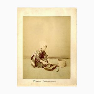 Japanese Woman Cooking by Shin E Do - Imprimé Albumine Coloré 1870/1890 1870/1890