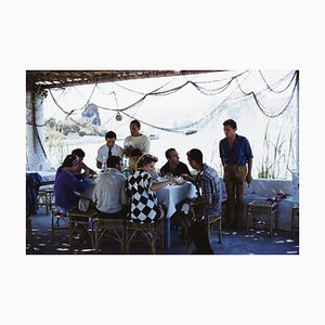 Imprimé Sicile Holiday Oversize C Encadré en Blanc par Slim Aarons