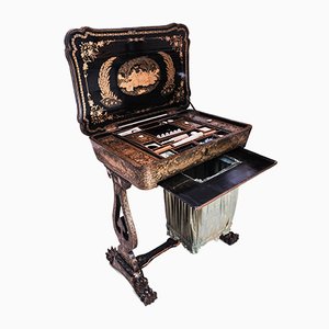 Tavolo da cucito Regency cinese Qing dipinto a mano con interni e accessori da cucito