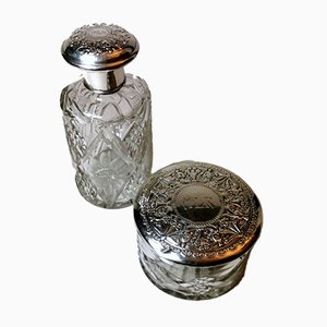 Flasche und Kosmetikbox aus geschliffenem Kristallglas & gemeißeltem Silber, Spanien, 2er Set